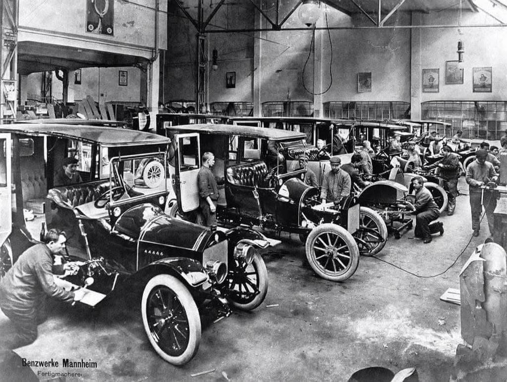 Historia de Mercedes-Benz: Tras la fusión, la nueva empresa tuvo cinco fábricas: las dos de Benz en Mannheim-Waldhof y en Gaggenau (comprada en 1909) y las tres aportadas por la DMG: Untertürkheim, Berlin-Marienfeld (comprada en 1902) y Sindelfingen | Foto: Daimler AG