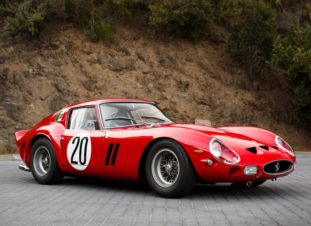 El Ferrari 250 GTO (1962) del que se fabricaron 36 unidades es oficialmente el coche más caro del mundo, habiéndose vendido uno en subasta en 2012 por 38 millones de dólares y otro en venta directa en 2013 por 52.