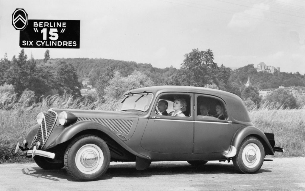 El Traction Avant con su característica carrocería mucho más baja que los coches normales de la época. Se hicieron 759.111 entre 1934 y 1957.