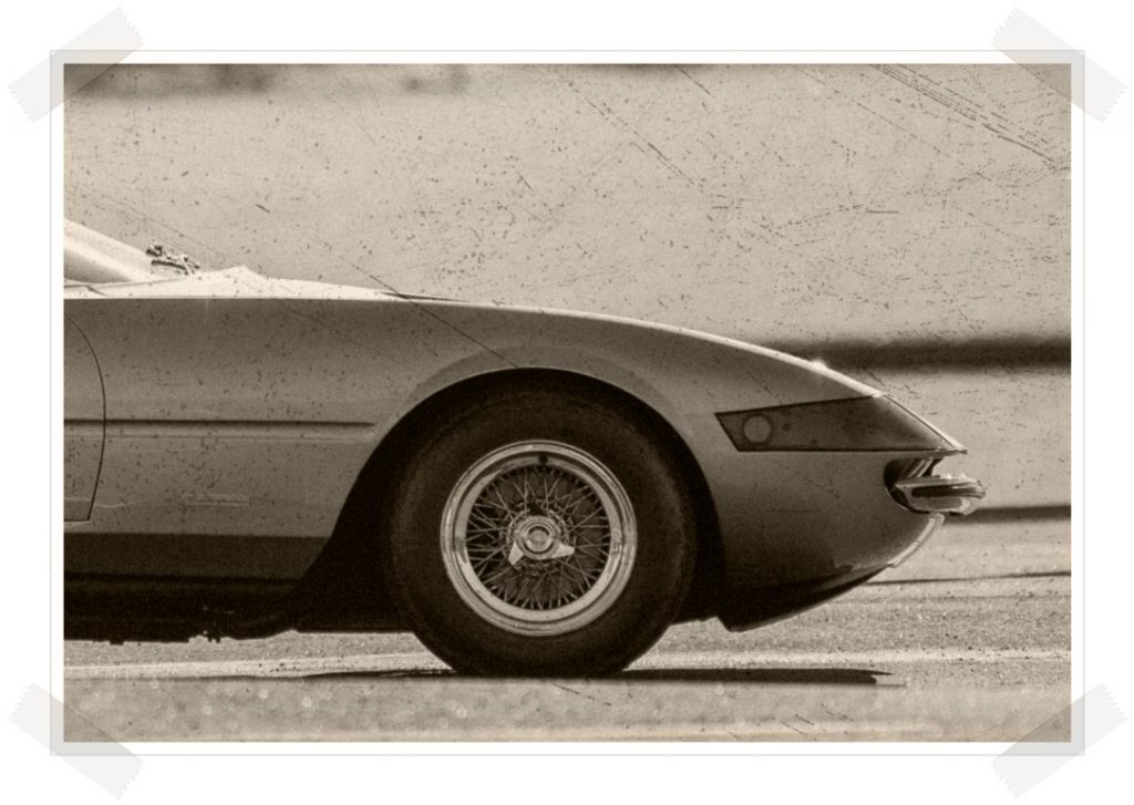 Las tres hermanas - Ferrari Daytona front side