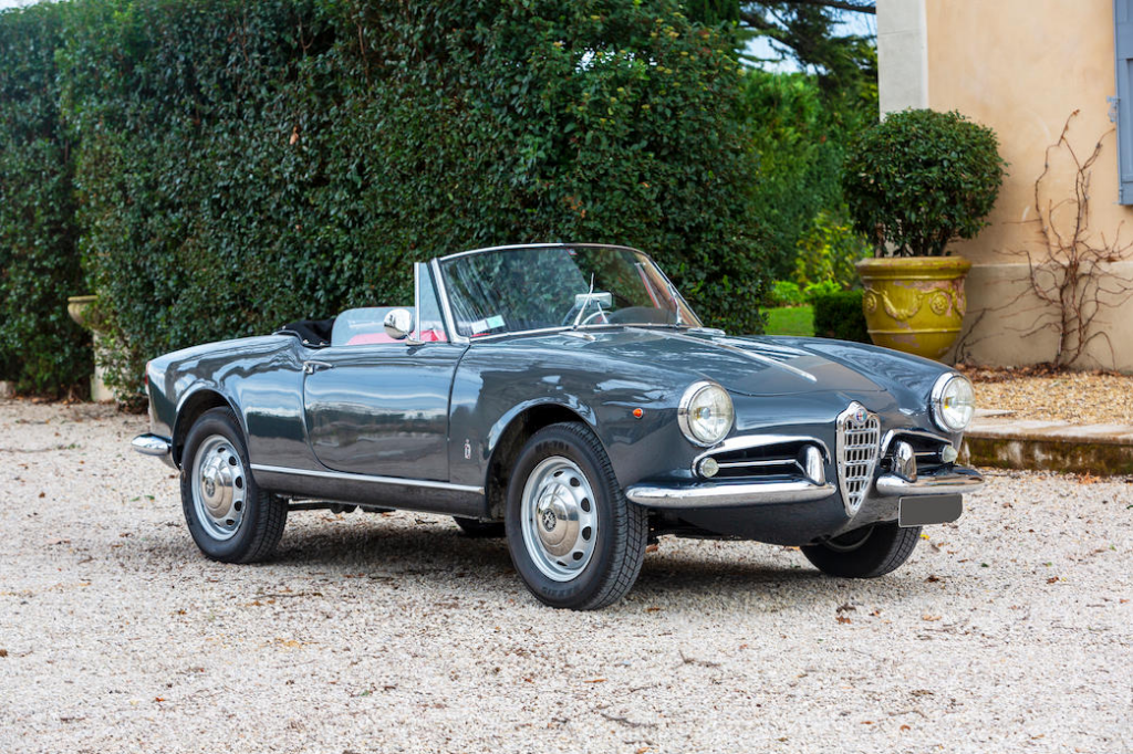 1961 Alfa Romeo Giulietta Spider Veloce (55.200 €) | Bonhams