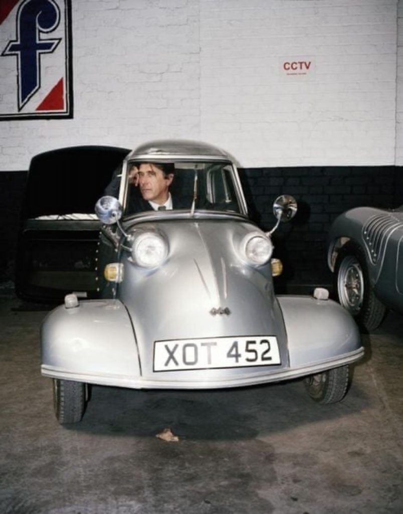 Bryan Ferry encajado en un Messerschmitt KR200 | Rock Stars Cars by Red Planet