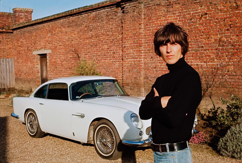 George Harrison y su Aston Martin DB5 del '65 | Henry Grossman