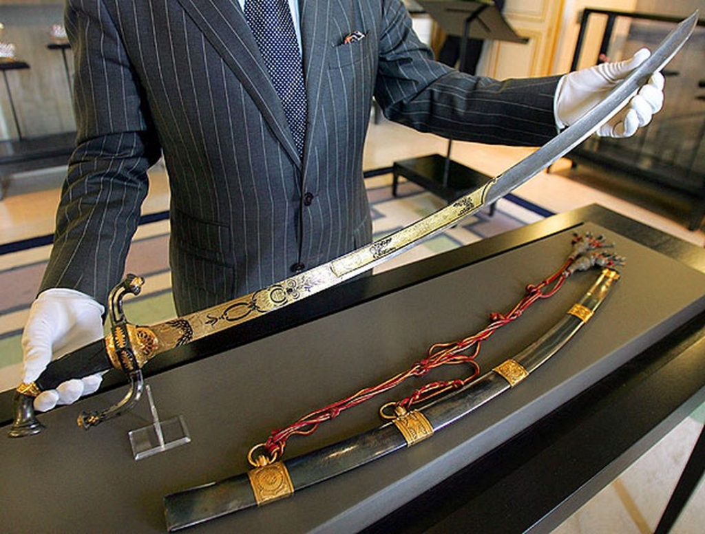 Espada de Napoléon vendida por Phillips en 2007 por 6,5 M$ (8 M$)