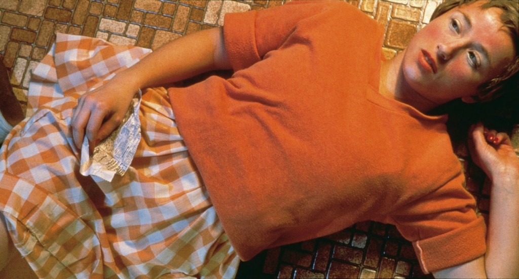 Fotografía “Untitled #96” de Cindy Sherman (1981) vendida por Christie’s en mayo de 2011 por 3,9 M$ (4,5 M$)