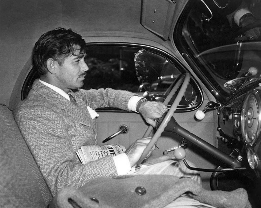 Clark Gable a bordo de un Lincoln Zephyr en 1940