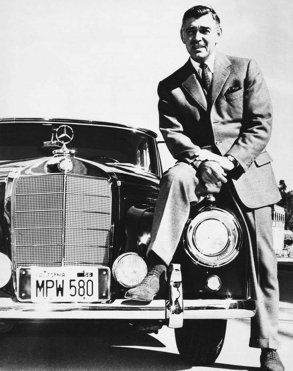 Clark Gable con su Mercedes-Benz 300 SC Cabriolet en 1957 | AF Archive/Alamy