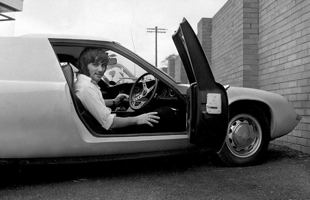 George Best, la estrella del Manchester United, con su Lotus Europa en julio de 1967 | EMPICS Sports Photo Agency