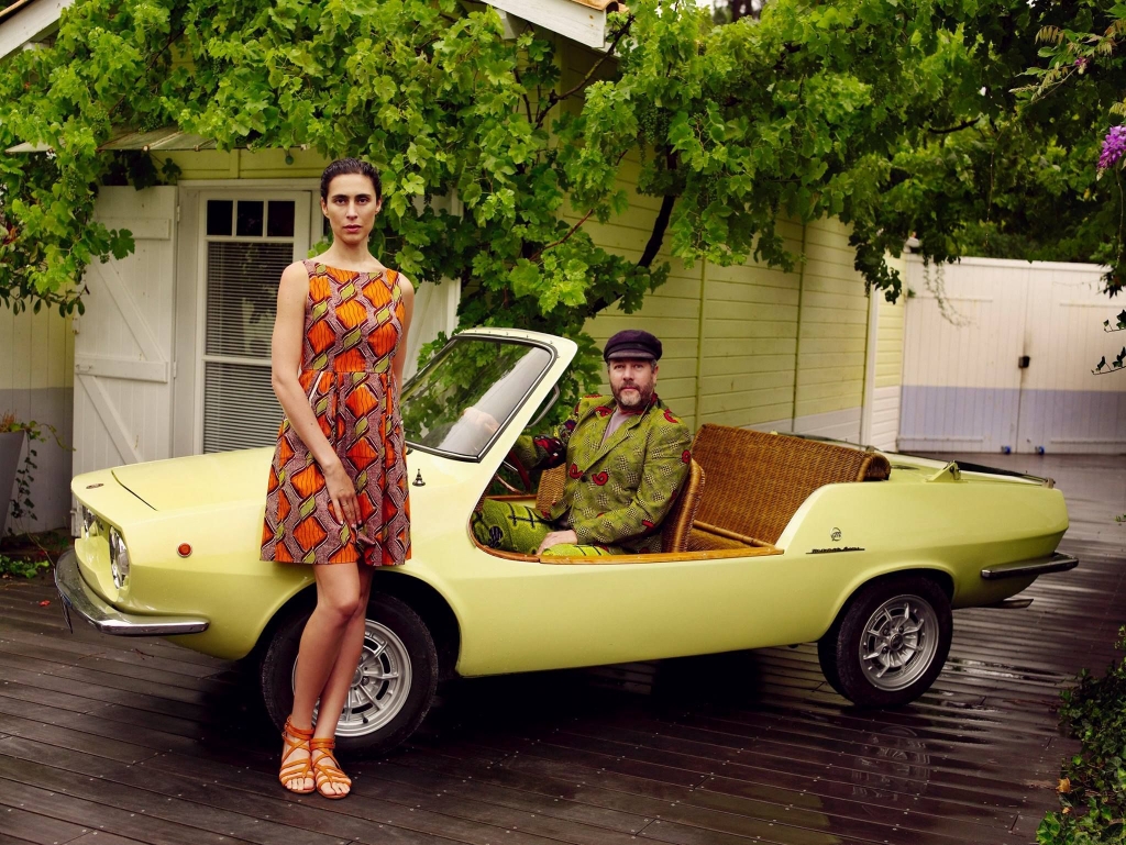 Phillipe Starck y su mujer con su Fiat Shellette de 1972 | Sofia Sanchez/Mauro Mongiello