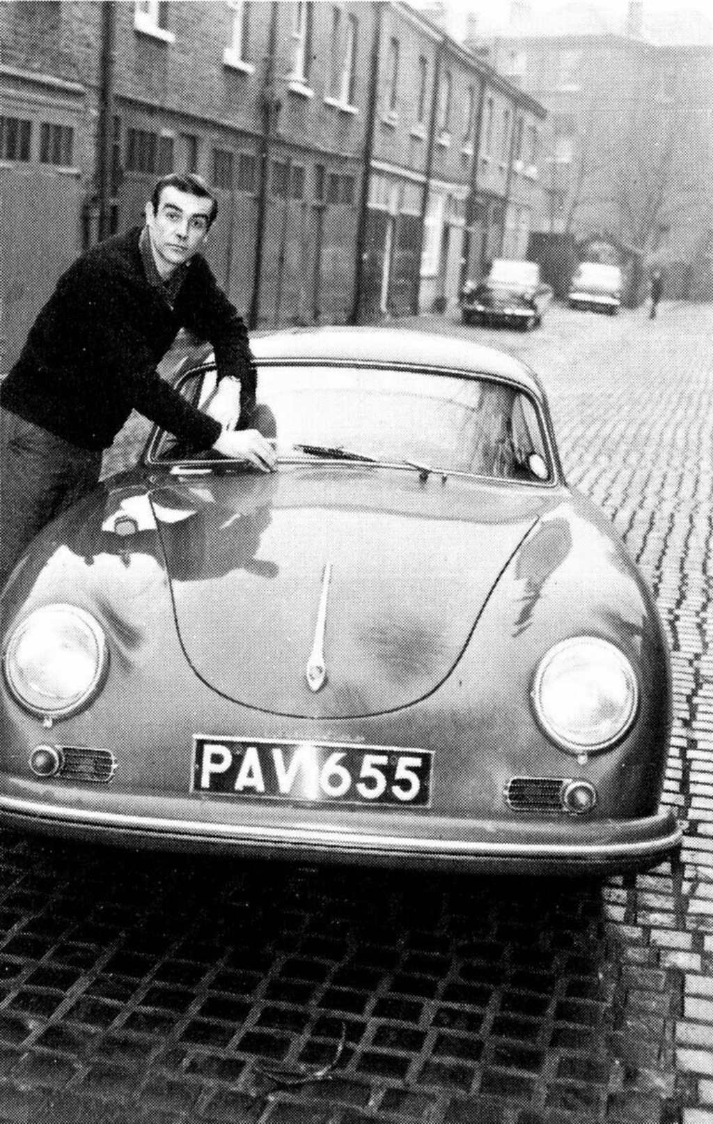 Sean Connery con su Porsche 356 en 1961