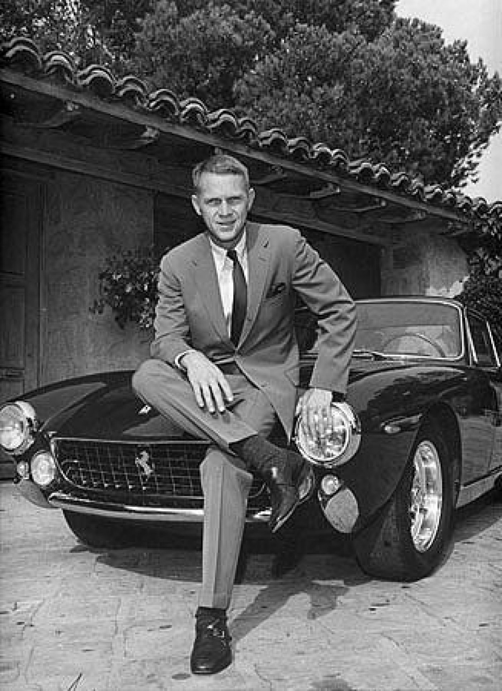 Steve McQueen con su Ferrari 250 GT Berlinetta Lusso en 1964 | William Claxton