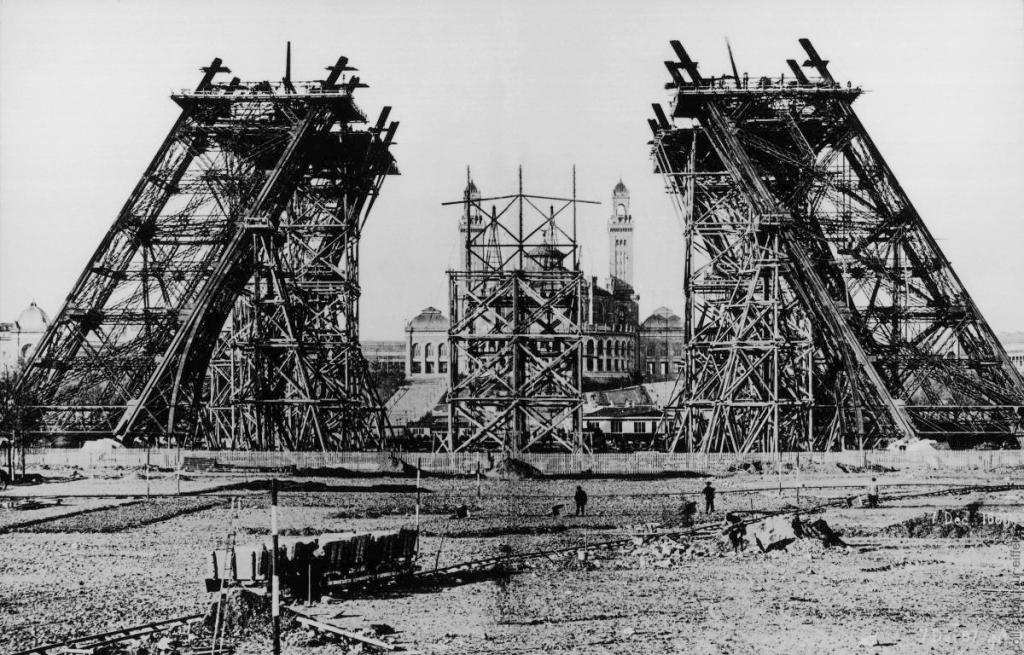 La Torre Eiffel en construcción