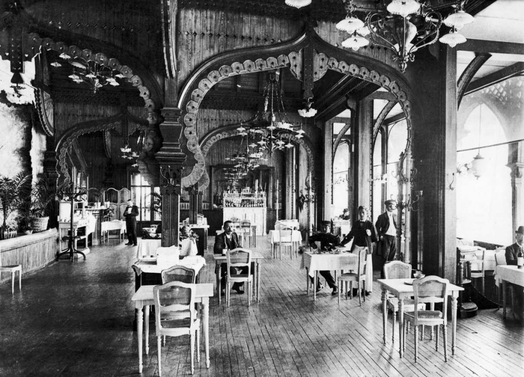 Uno de los cuatro restaurantes de la primera planta De la Torre Eiffel en 1889.