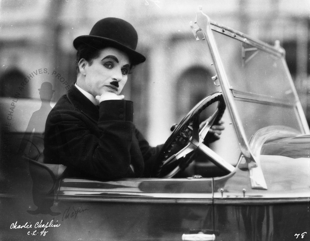 Stars & Cars 3 Charlie Chaplin con su Pierce Arrow Dual Cowl Phaeton de 1929
