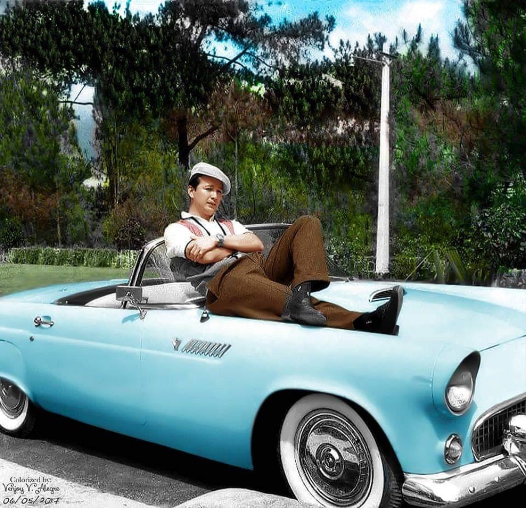 Stars & Cars 3 El actor Nestor de Villa con su Ford Thunderbird de 1955