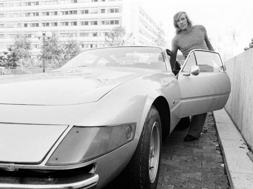 Stars & Cars 3 El futbolista alemán Günter Netzer y su Ferrari Daytona