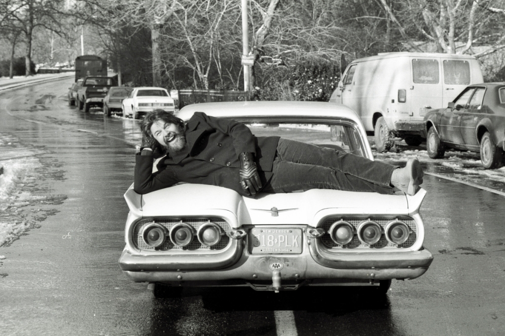 Stars & Cars 3 El músico Bob Seger sobre un Ford Thunderbird en Central Park, Nueva York, en diciembre de 1982 | Jack Vartoogian:Getty