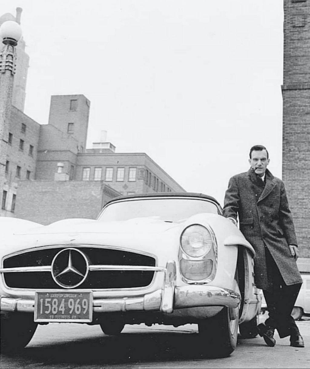 Stars & Cars 3 Hugh Hefner con su Mercedes-Benz 300SL Roadster de 1959