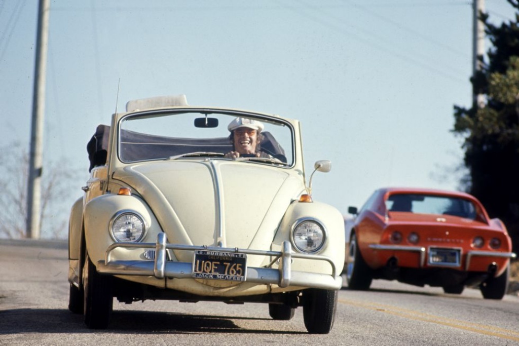 Jack Nicholson conduciendo un Volkswagen en Los Ángeles en 1969 | Time&Life Pictures: Getty Images