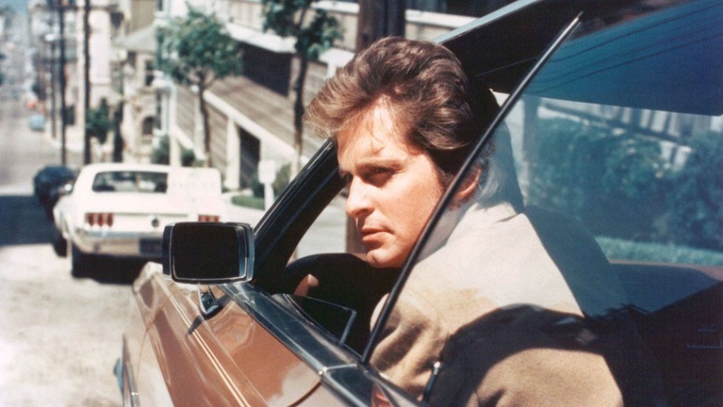 Michael Douglas durenat el rodaje de la serie Las calles de San Francisco hacia 1975 | Silver Screen Collection:Getty Images
