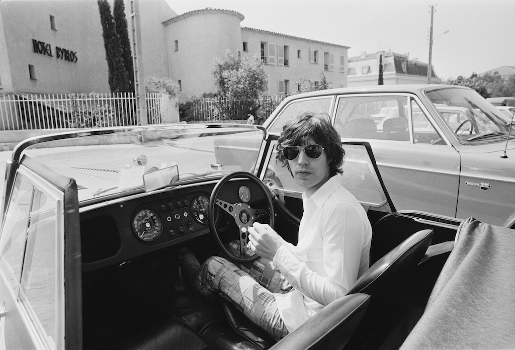 Mick Jagger delante del hotel Byblos en Saint-Tropez, Francia, en mayo de 1971 | Reg Lancaster:Daily Express:Getty Images