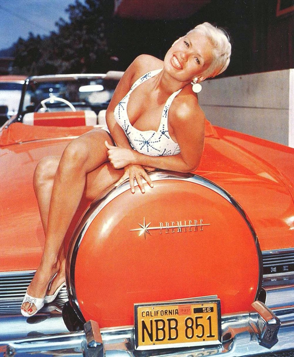 Personajes singulares y sus coches: Jayne Mansfield sobre su Lincoln Premiere Convertible del 57