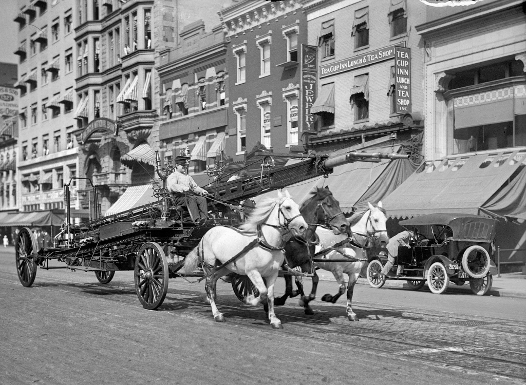 El último carro de bomberos tirado por caballos en Nueva York dejó de prestar sus servicios en 1922