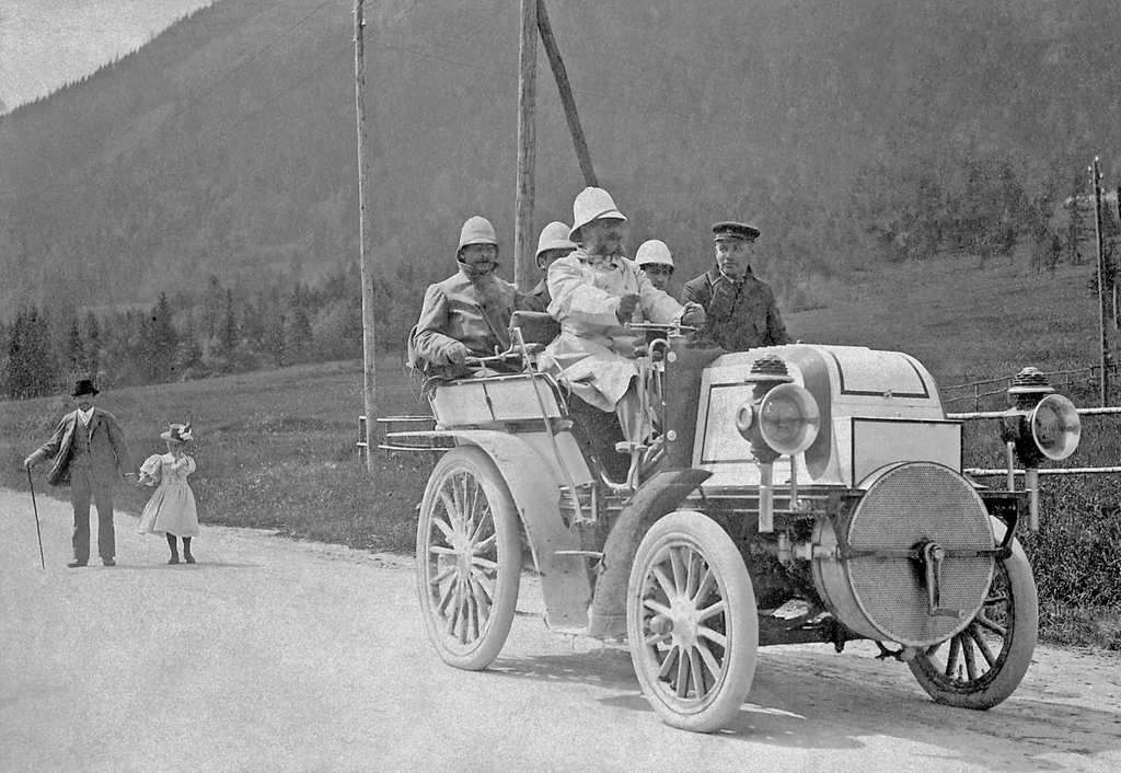 Emil Jellinek a los mandos de un Daimler el 13 de agosto de 1899