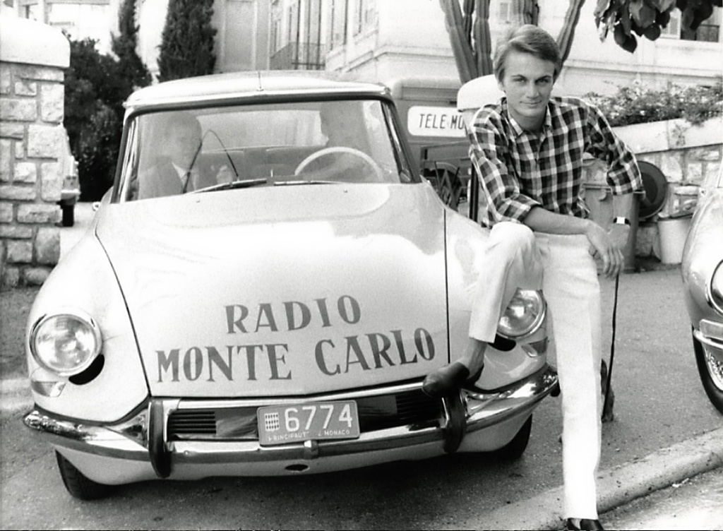 El cantante Claude François fotografiado en Monaco