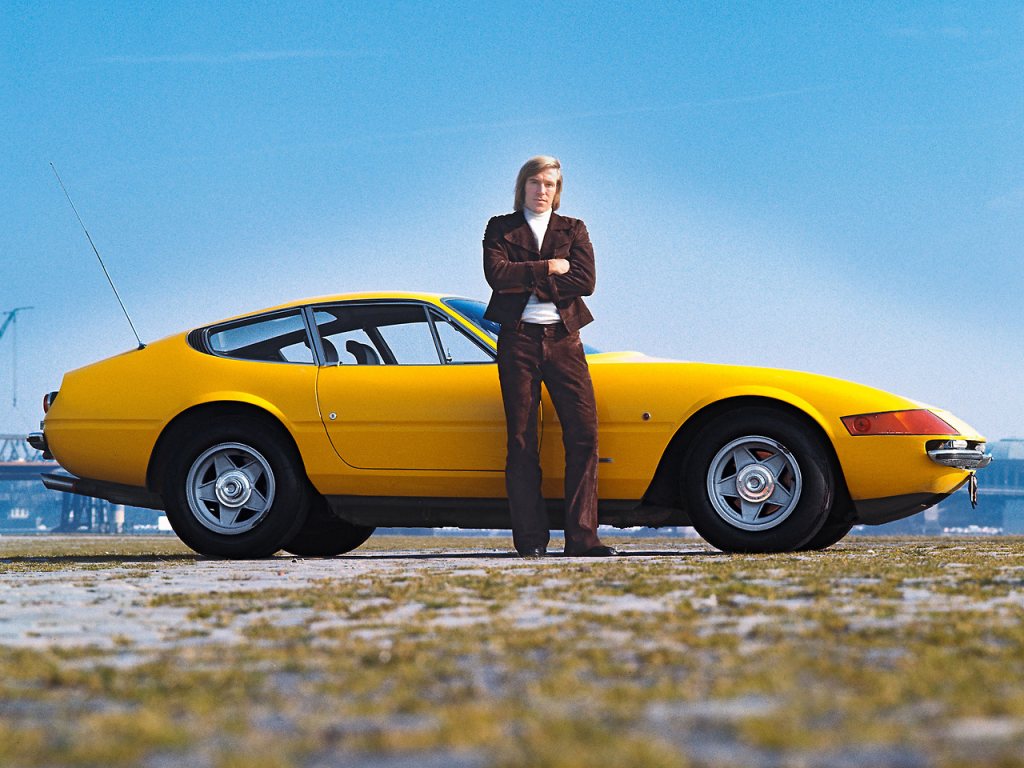 Stars & Cars: El futbolista alemán Günter Netzer con su Ferrari Daytona