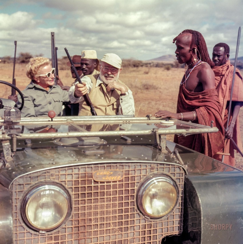 Stars & Cars: Ernest y Mary Hemingway en un Land Rover durante un safari en Kenya en febrero de 1953