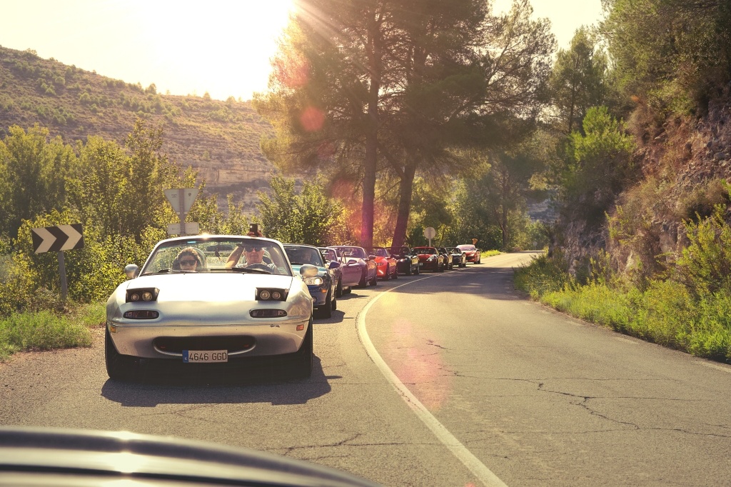 Miatas, grupo con sol